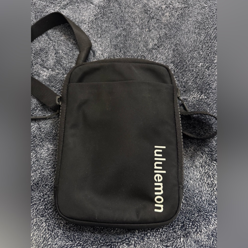 NWOT NWT Lululemon Easy Access Crossbody Black waist hip bag travel errands - Picture 2 of 3